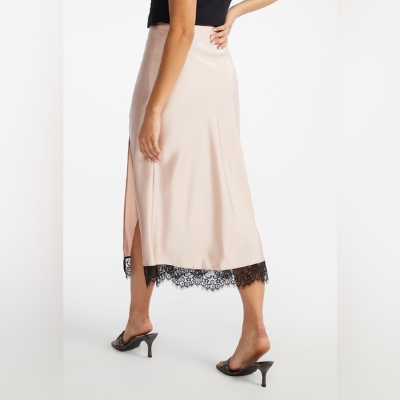 NWT JustFab Elegant Ballerina Pink Women's Satin Skirt With Black Lace Trim - Picture 2 of 11